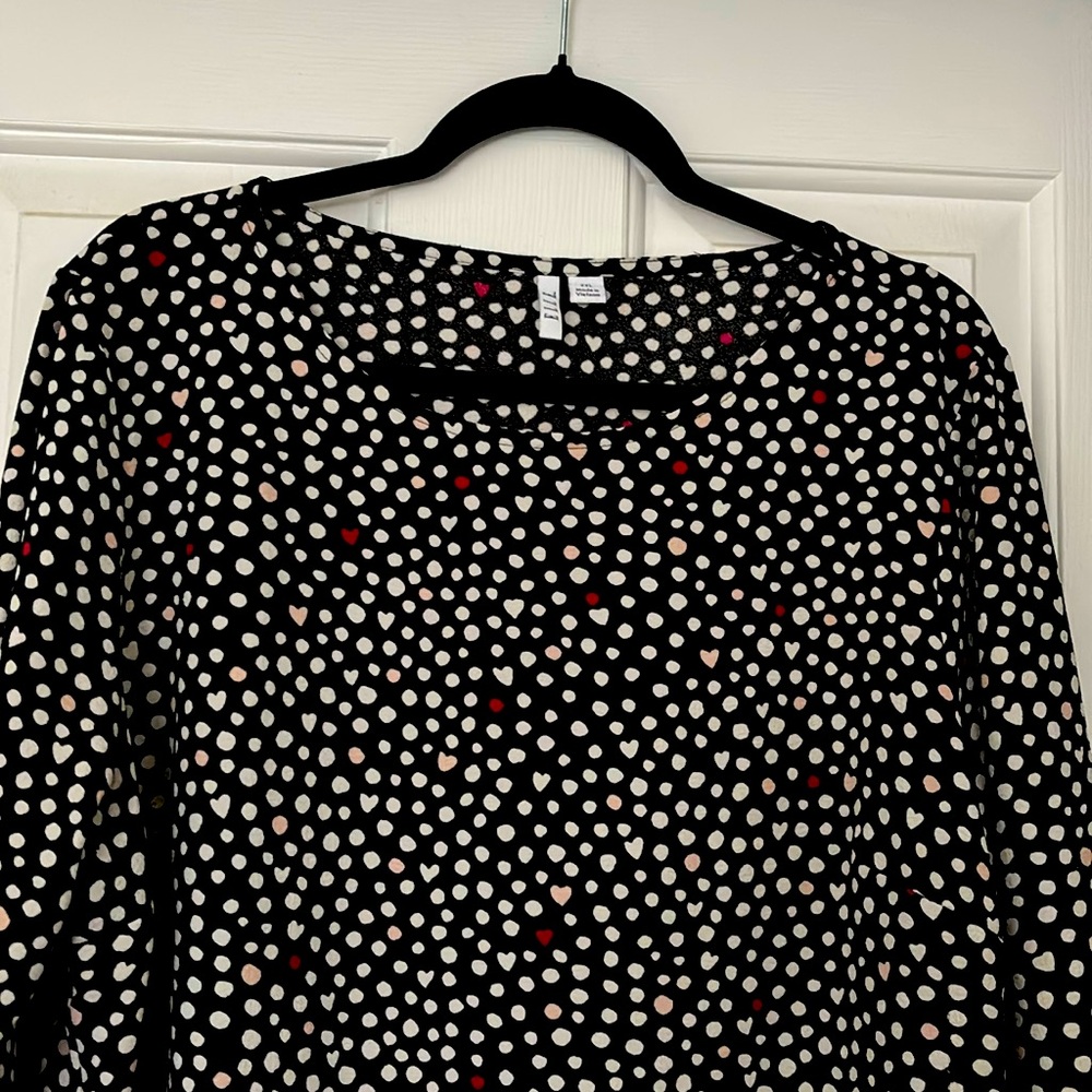 Love the dots ❤️ 
Cute black patterned dress with bell sleeves- Size XXL